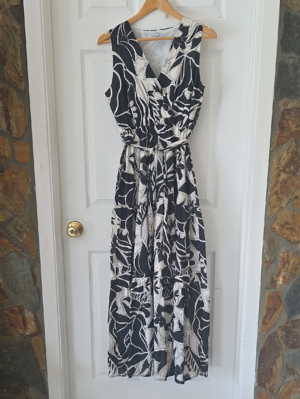 Black & White Floral V-Neck Maxi Dress Made In Italy Size M